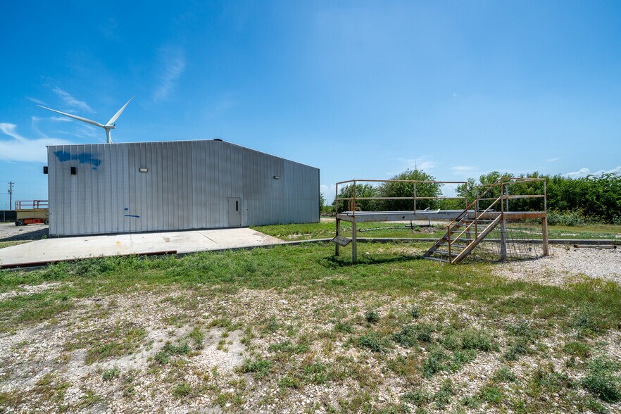 More Photos Of 8808 County Road 1458, Taft Flex For Sale