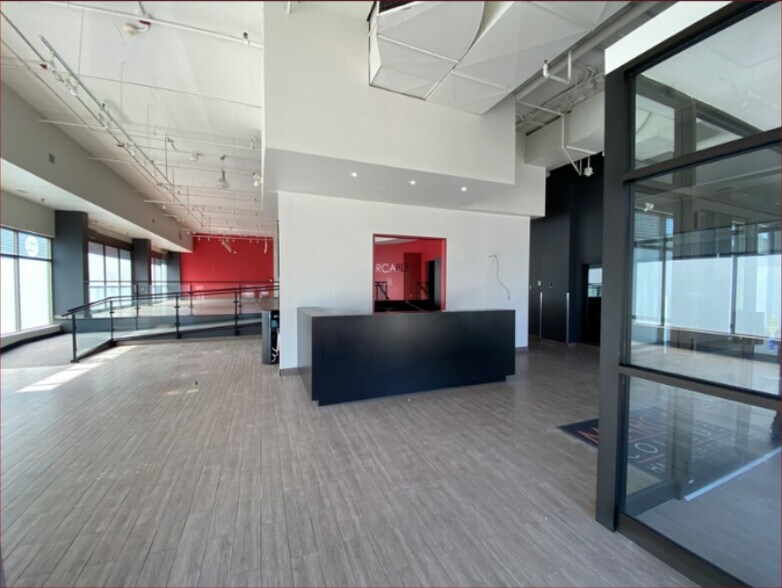 More Photos Of 100, 110, and 120 King St W, Hamilton Unknown For Lease