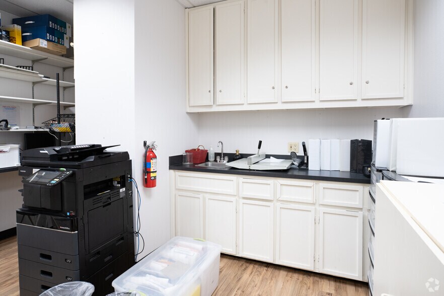 More Photos Of 4201 Bee Caves Rd, Austin Medical For Lease