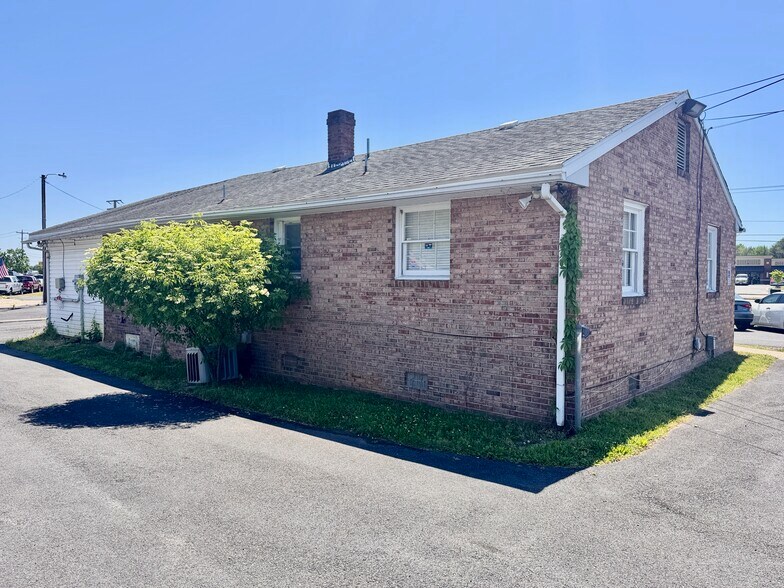 More Photos Of 4615 Ewell Rd, Fredericksburg Office For Sale