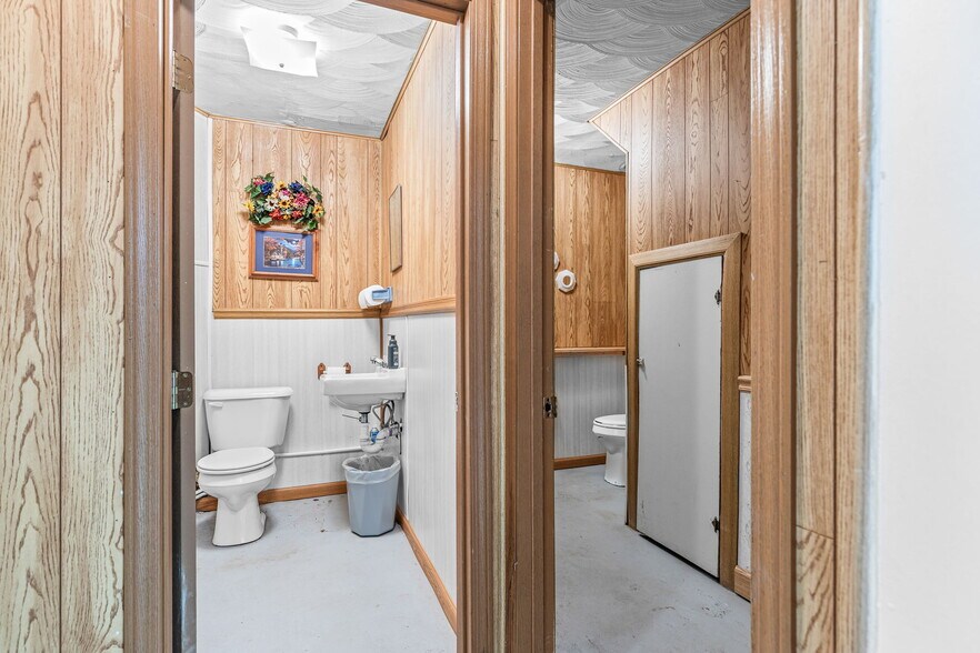More Photos Of 408 W Main St, Park Hills Religious Facility For Sale
