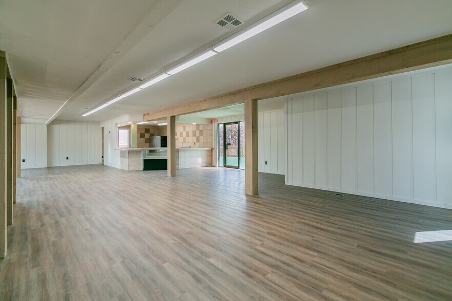 More Photos Of 1116 W Highway 76, Branson General Retail For Lease