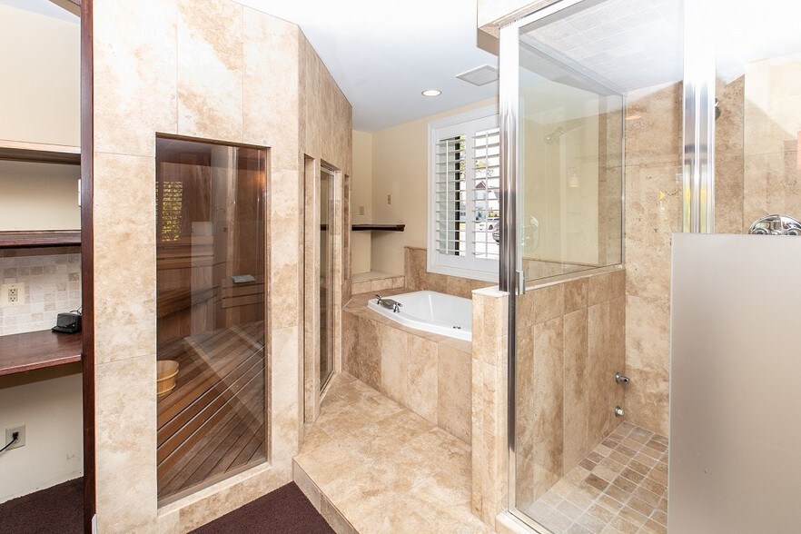 More Photos Of 2040 N Ferry St, Anoka Office For Sale