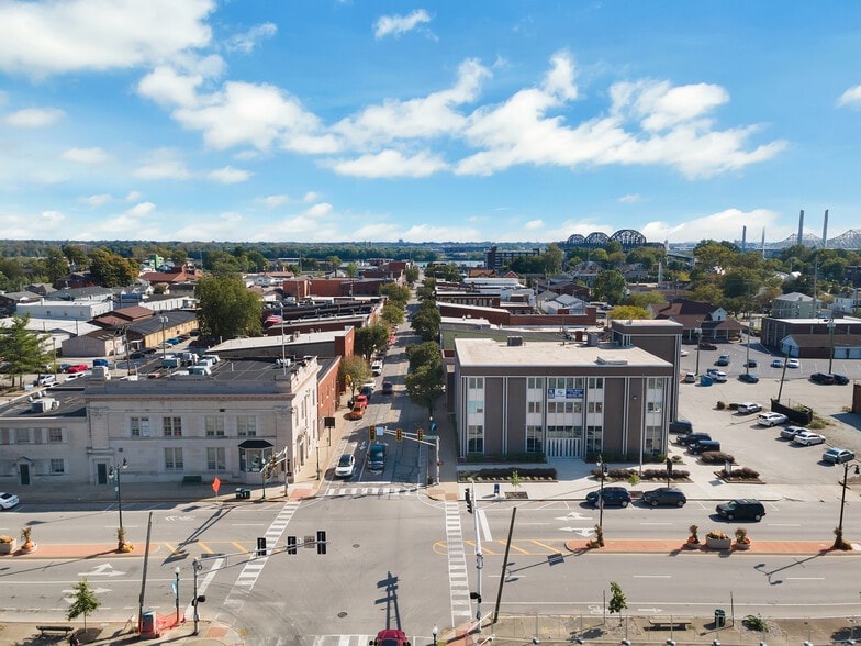 More Photos Of 443 Spring St, Jeffersonville Office For Lease