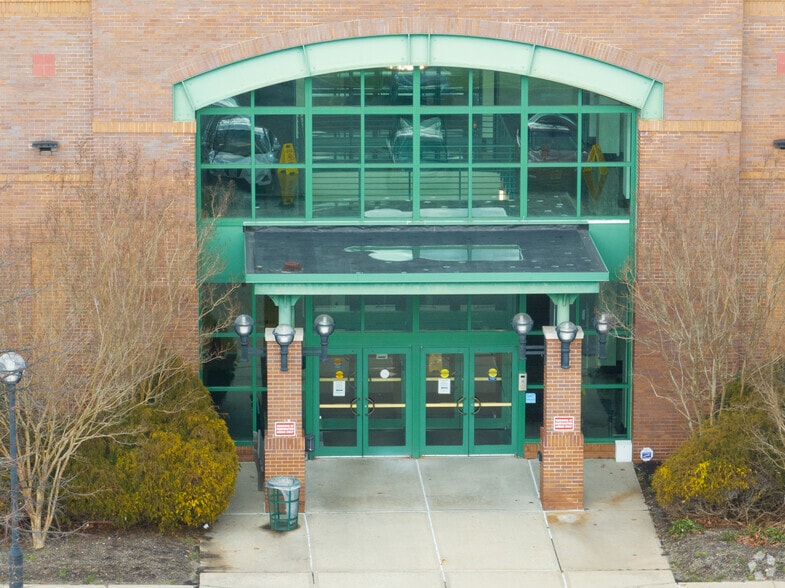 More Photos Of 5000 Corporate Ct, Holtsville Office For Lease