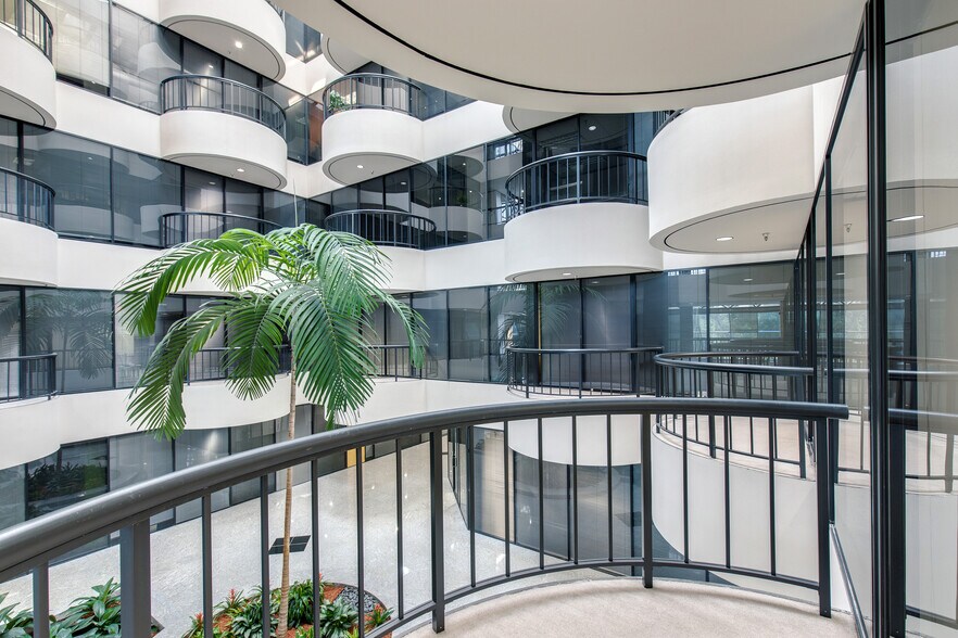 More Photos Of 1880 Dairy Ashford Rd, Houston Office For Lease