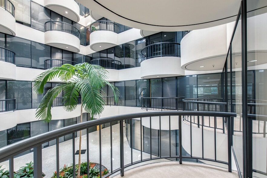 More Photos Of 1880 S Dairy Ashford Rd, Houston Office For Lease