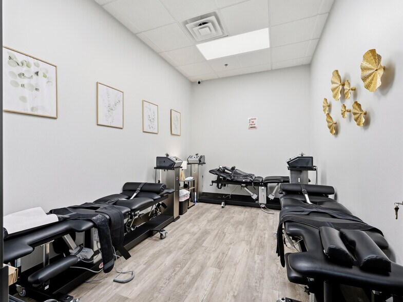 More Photos Of 6550 Naaman Forest Blvd, Garland Medical For Lease