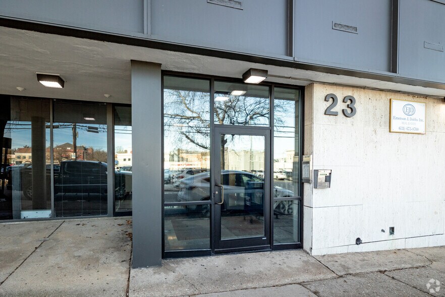 More Photos Of 23 Green St, Huntington Office For Lease