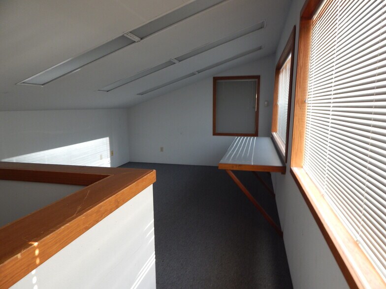 More Photos Of 330 NE Garden Valley Blvd, Roseburg Freestanding For Lease