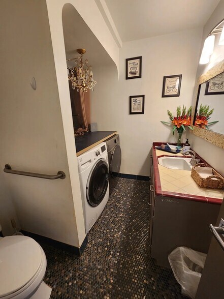 More Photos Of 219 E Lexington Ave, Phoenix Office Residential For Sale