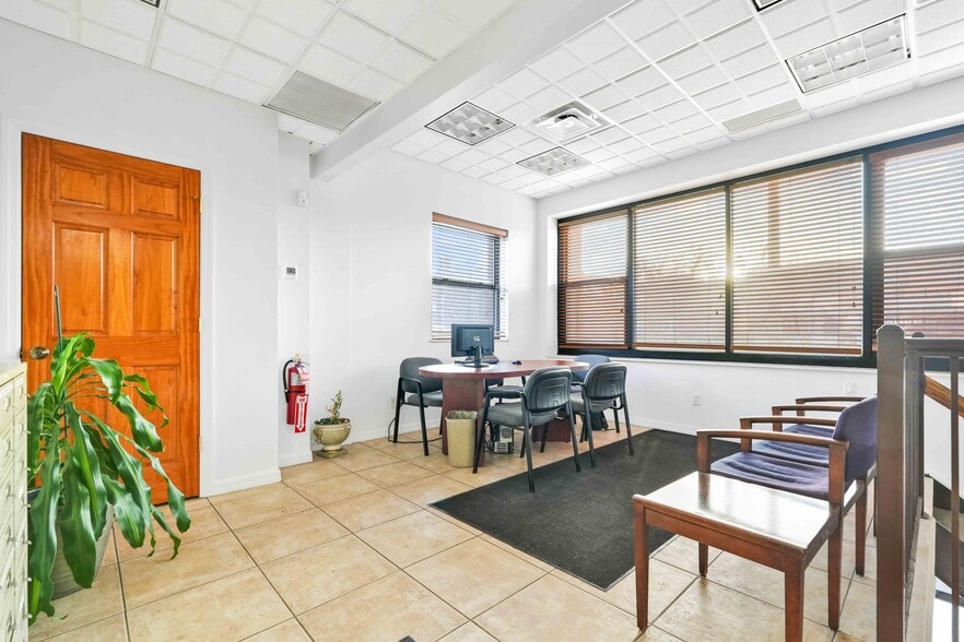 More Photos Of 4557 Bell Blvd, Bayside Medical For Lease