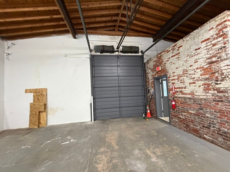 More Photos Of 4547-4549 E Thompson St, Philadelphia General Retail For Lease