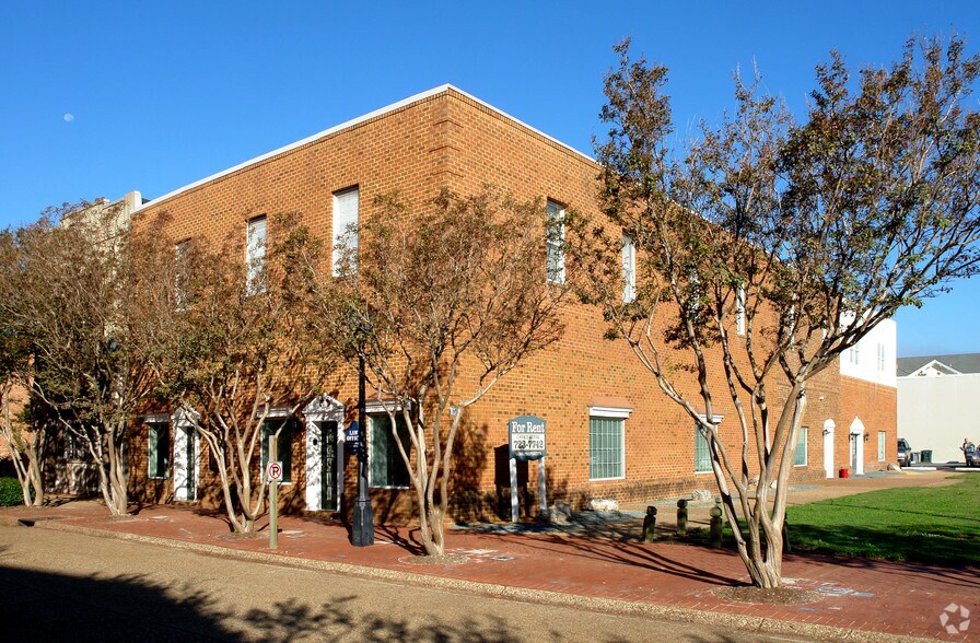 More Photos Of 10-14 W Queens Way, Hampton Office For Lease