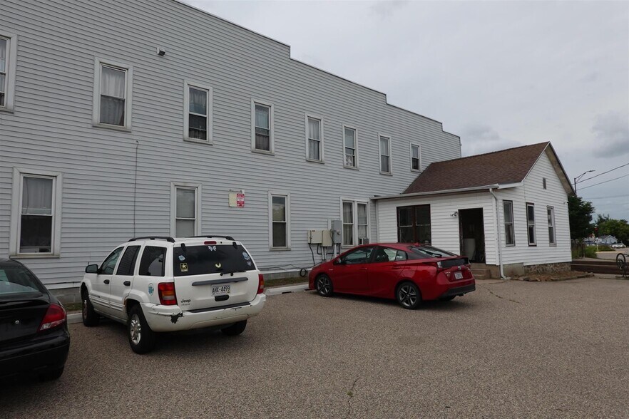 More Photos Of 1700 Monroe St, Stevens Point Apartments For Sale