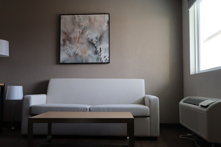 More Photos Of 3521 Lake City Hwy, Warsaw Hotel For Sale