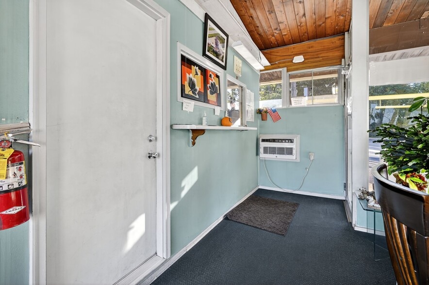 More Photos Of 16 S Country Club Rd, Decatur Hotel For Sale
