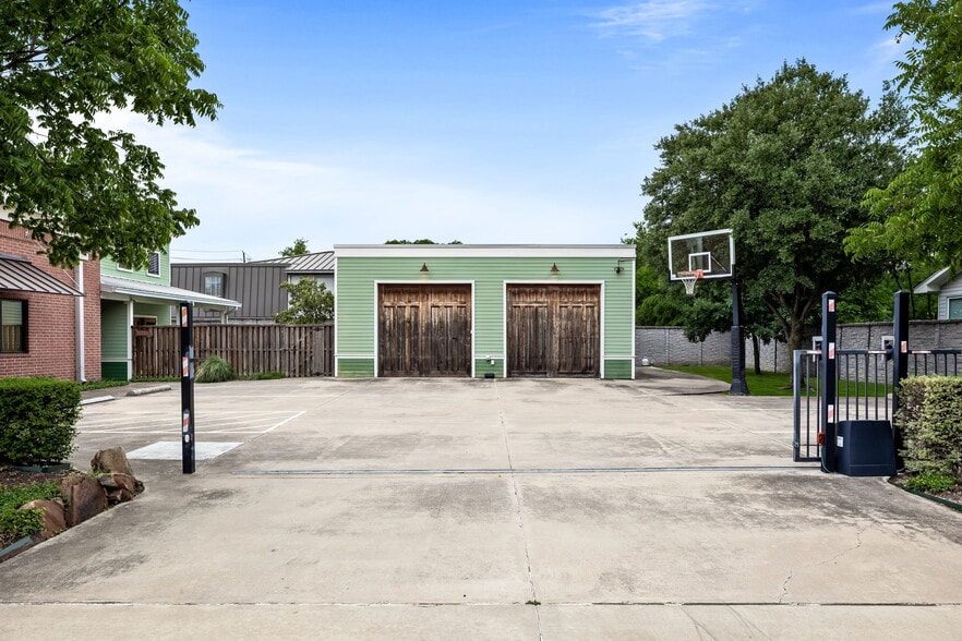 More Photos Of 1515 E Belt Line Rd, Carrollton Office Residential For Sale