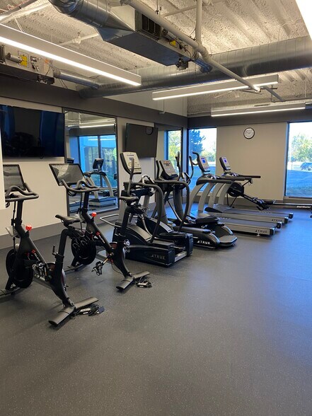 More Photos Of 900 Tower Dr, Troy Office For Lease