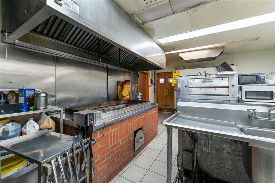 More Photos Of 217-219 Frelinghuysen Ave, Newark General Retail For Sale