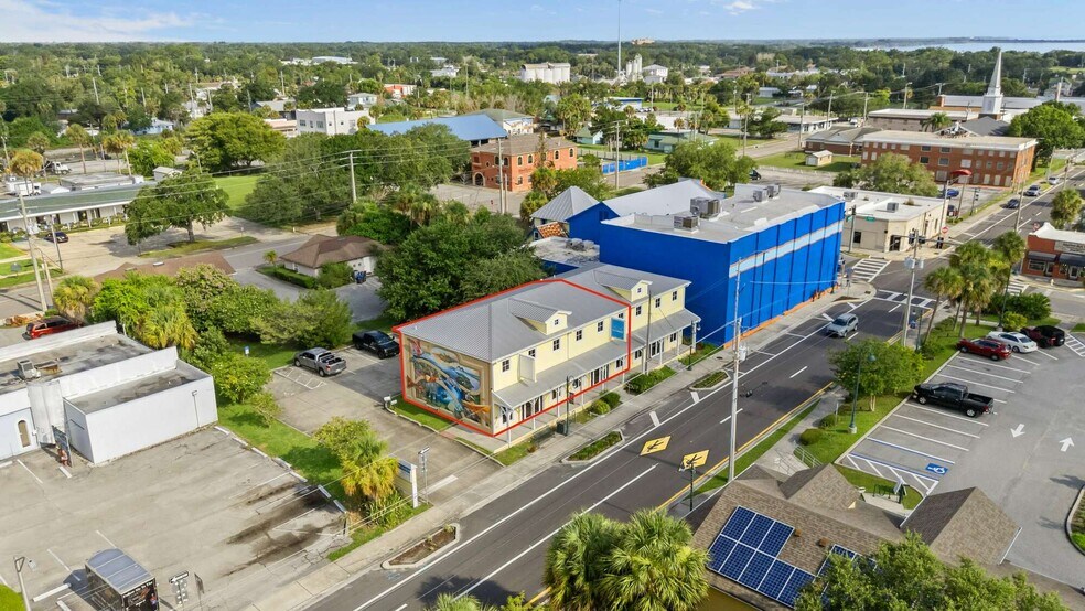 More Photos Of 410 S Hopkins Ave, Titusville Storefront For Lease
