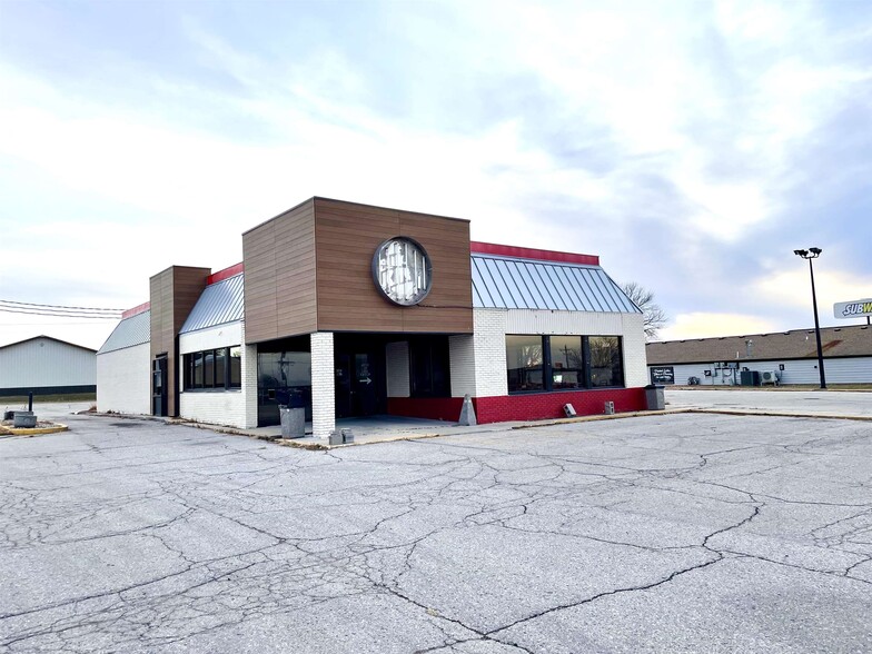 Primary Photo Of 2209 Circle Dr W, Spirit Lake Fast Food For Lease