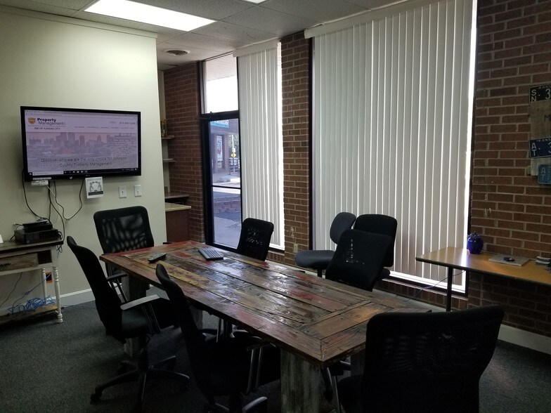 More Photos Of 3100-3102 S 24th St, Kansas City Storefront Retail Office For Lease