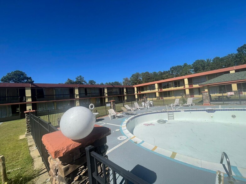 More Photos Of 1700 US-280, Phenix City Hotel For Sale