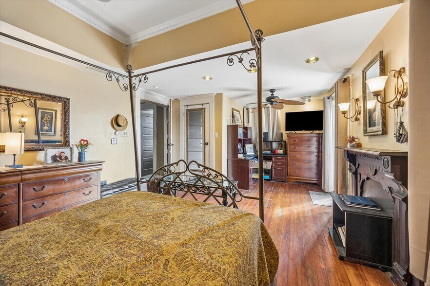 More Photos Of 715 Broadway St, Galveston Specialty For Sale