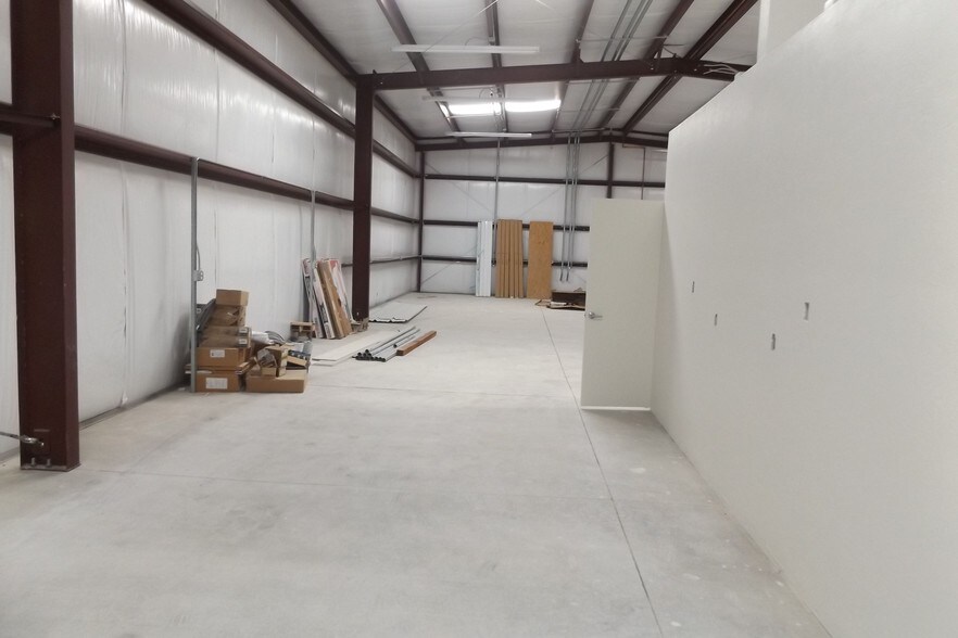 More Photos Of 9013 E Old Vail Rd, Tucson Warehouse For Lease