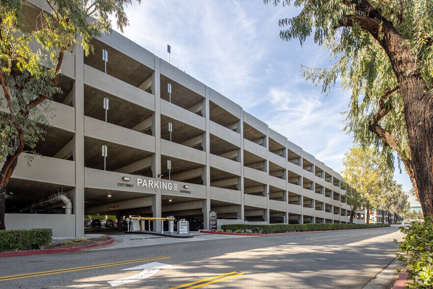 More Photos Of 3070 Bristol St, Costa Mesa Unknown For Lease