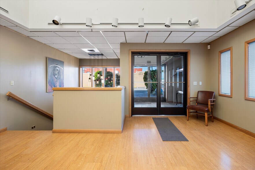 More Photos Of 100 E Broadway Ave, Moses Lake Office For Sale