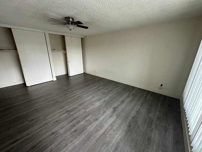 More Photos Of 401 E 55th St, Long Beach Apartments For Sale