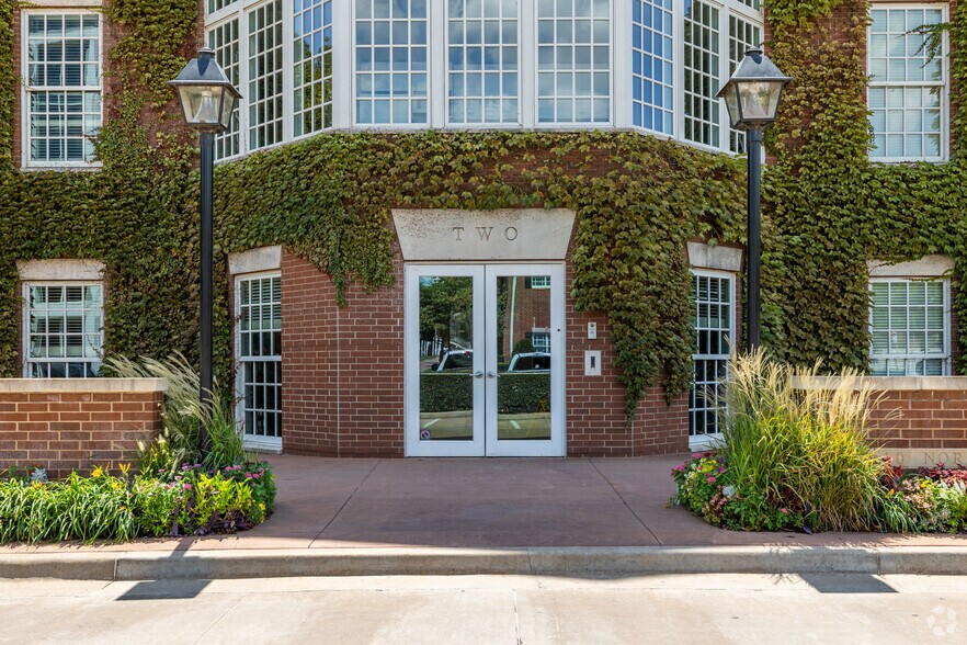 More Photos Of 6040 N Western Ave, Oklahoma City Office For Lease