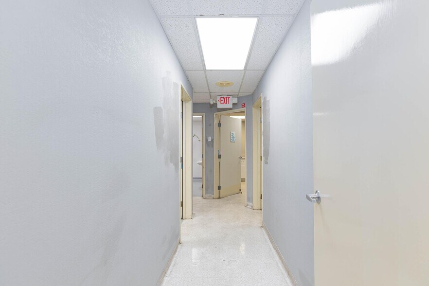 More Photos Of 872 E Sahara Ave, Las Vegas Medical For Lease