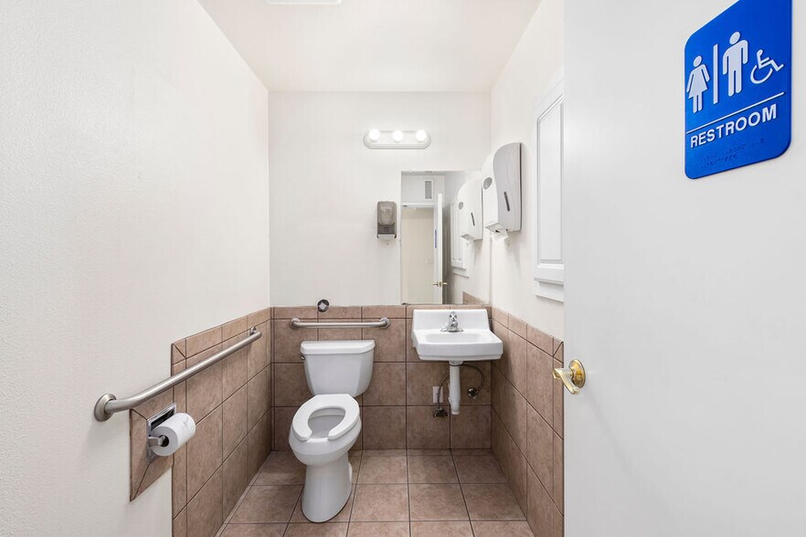 More Photos Of 562 W Crete Cir, Grand Junction Warehouse For Sale