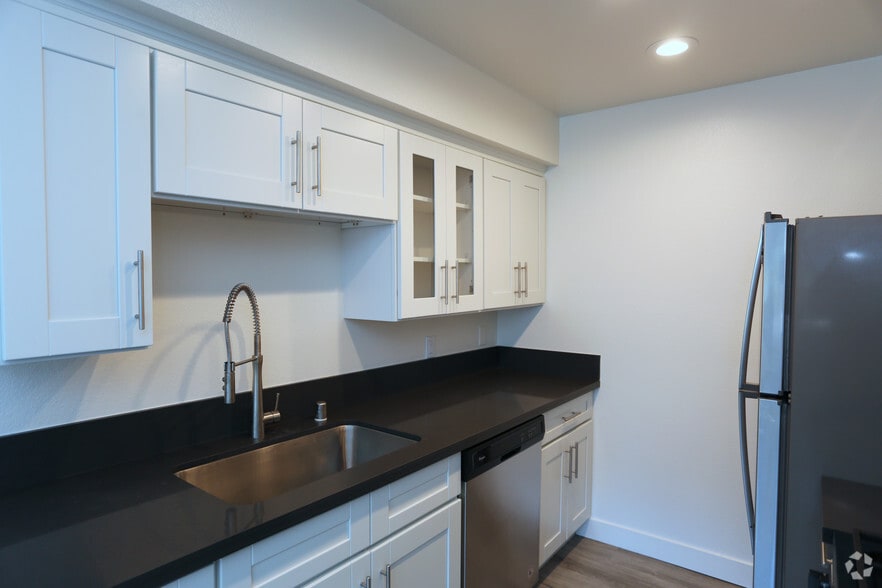 More Photos Of 8815 Cynthia St, West Hollywood Apartments For Sale