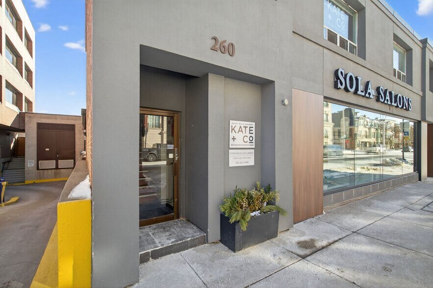 More Photos Of 256-260 Church St, Oakville Storefront Retail Office For Lease