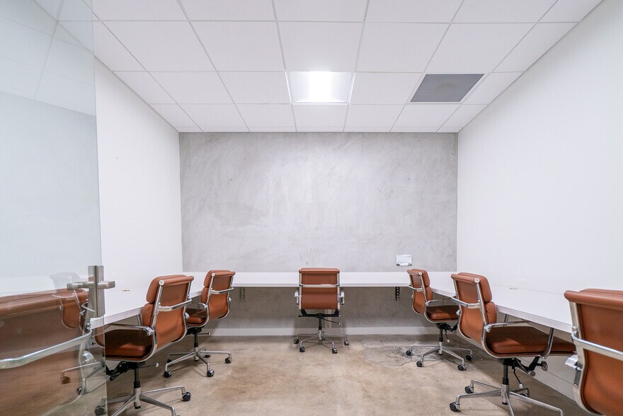 More Photos Of 220-228 NE 59th St, Miami Loft Creative Space For Lease