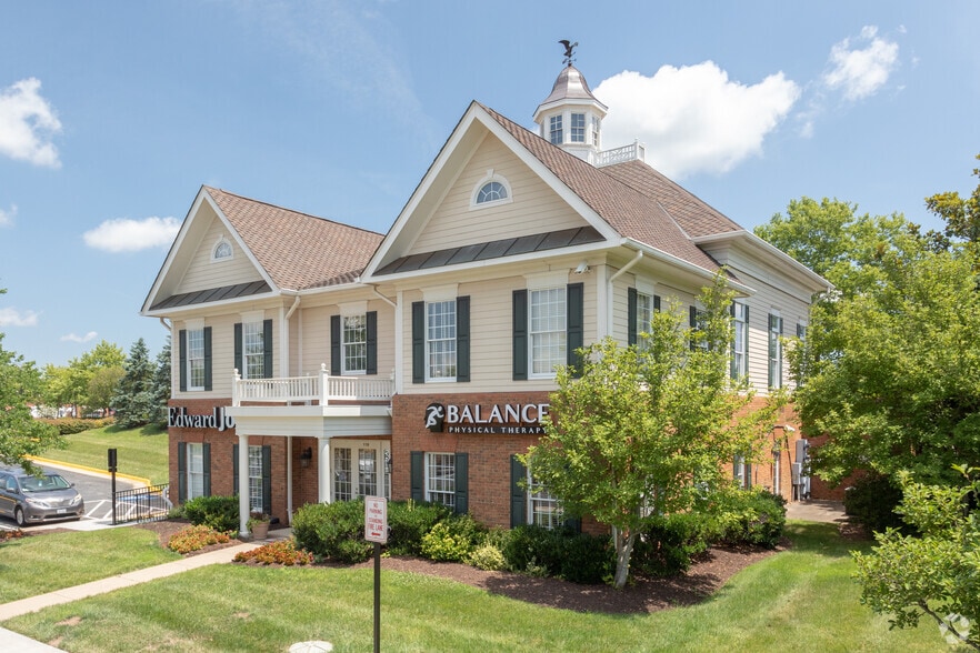 More Photos Of 5451-5581 Merchants View Sq, Haymarket Unknown For Lease