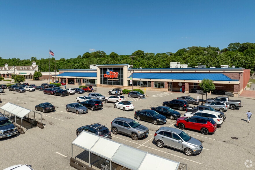 Primary Photo Of 251 Kennedy Dr, Putnam Supermarket For Sale