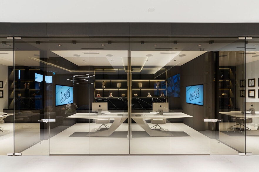 More Photos Of 1406 Pemberton Ave, North Vancouver Storefront For Sale