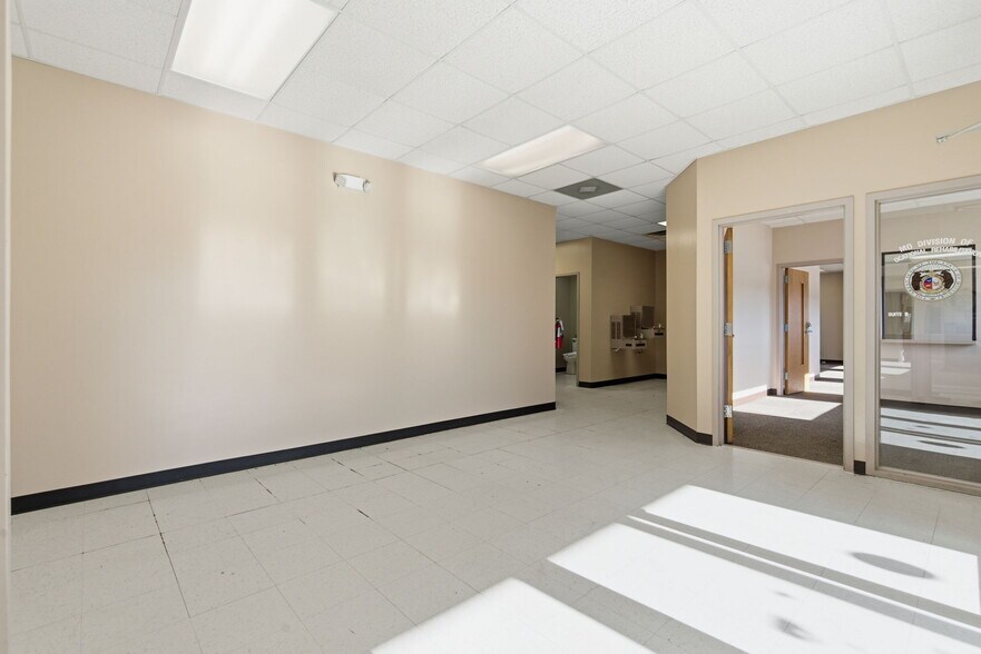 More Photos Of 1612 N Osteopathy, Kirksville Office For Sale