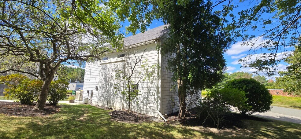 More Photos Of 112 Parker St, Newburyport Research And Development For Lease