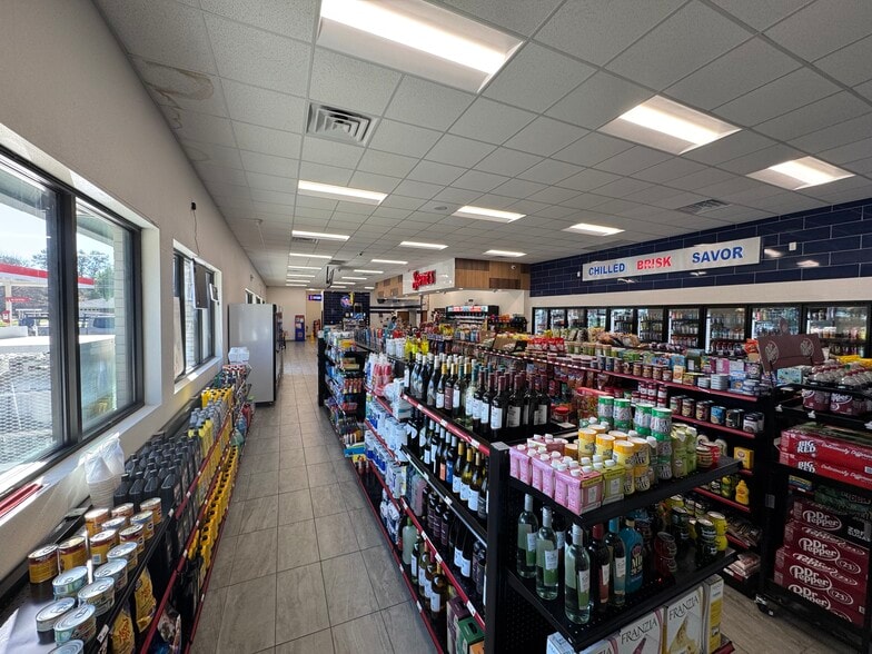 More Photos Of 5315 Troup Hwy, Tyler General Retail For Sale