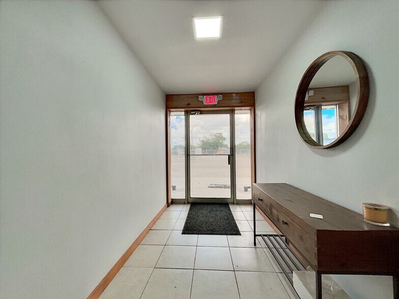 More Photos Of 201 Houston St, George West Warehouse For Lease