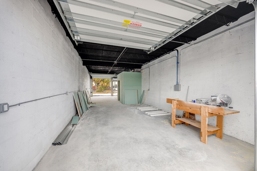 More Photos Of 1036 NE 44th Pl, Oakland Park Warehouse For Sale
