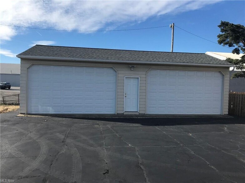 More Photos Of 2918 Plymouth Ave, Rocky River Office For Sale