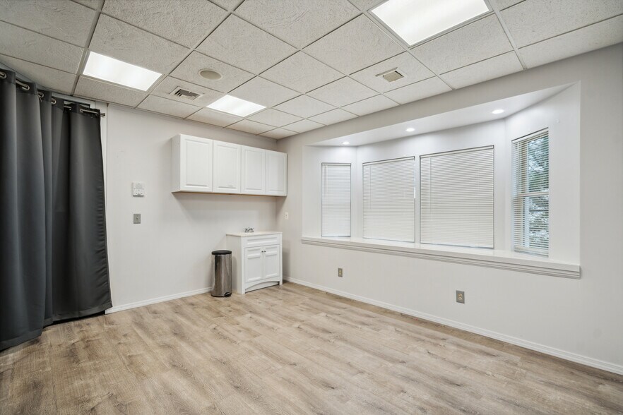 More Photos Of 2170 Joshuas Path, Hauppauge Freestanding For Sale