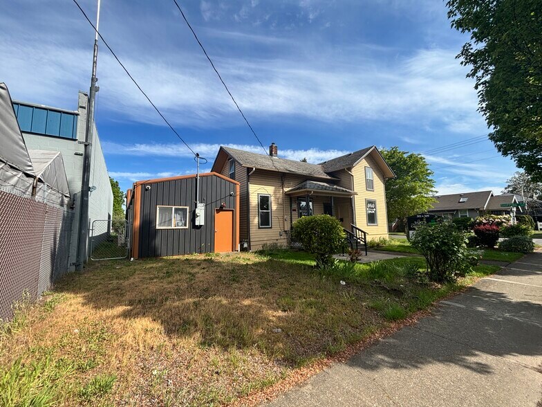 More Photos Of 309 Shipping St NE, Salem Convenience Store For Lease